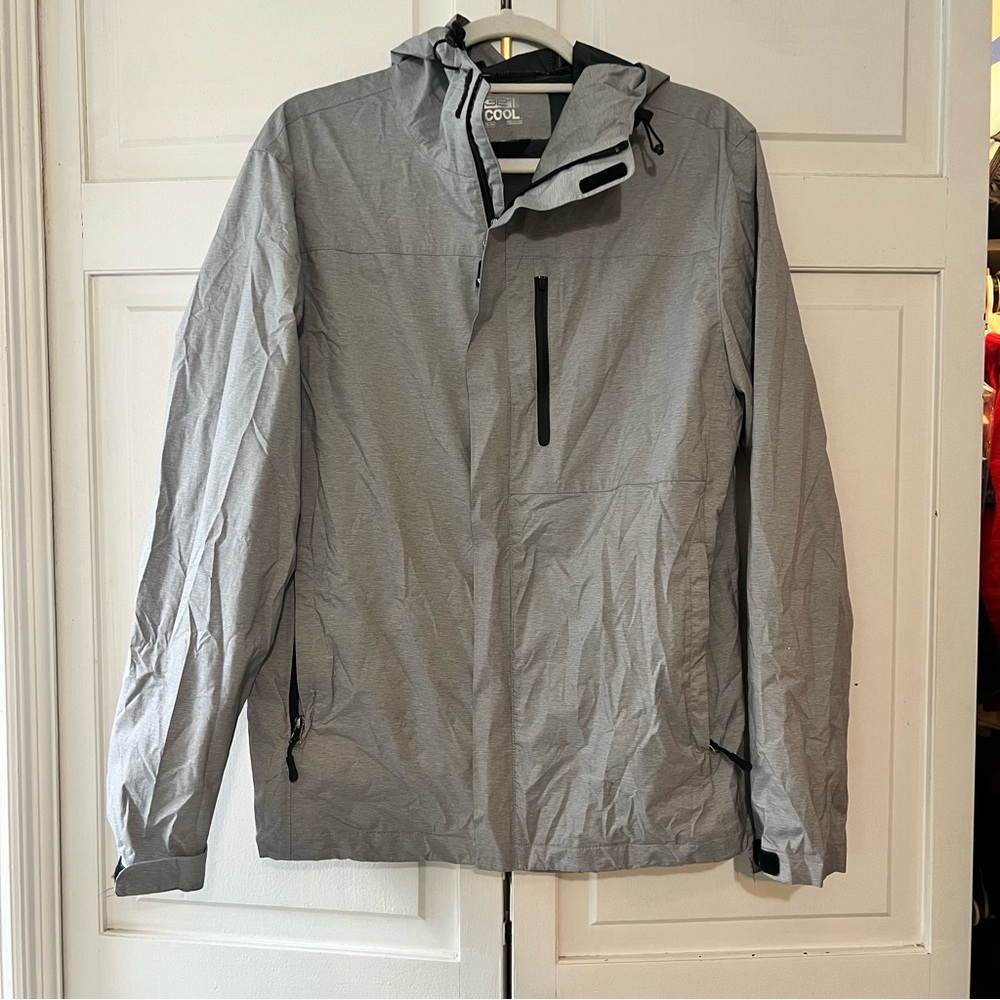 Packable lightweight wind/rain jacket. Unisex small.